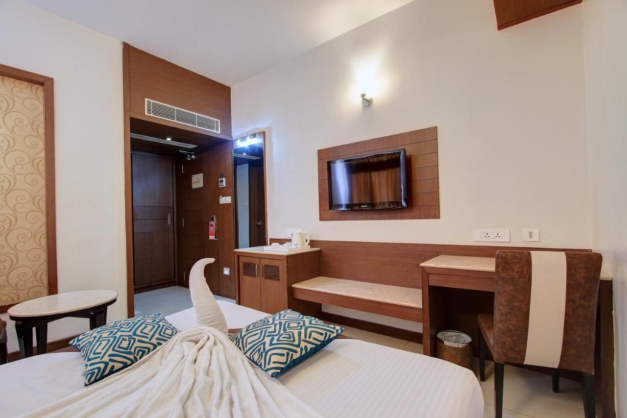 Hotel Prince Gardens Coimbatore Bagian luar foto