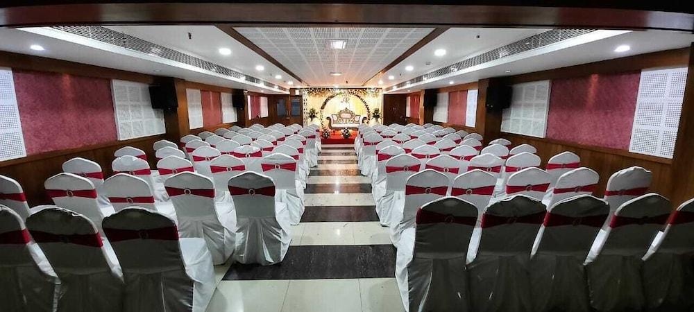 Hotel Prince Gardens Coimbatore Bagian luar foto