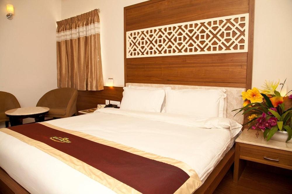Hotel Prince Gardens Coimbatore Bagian luar foto