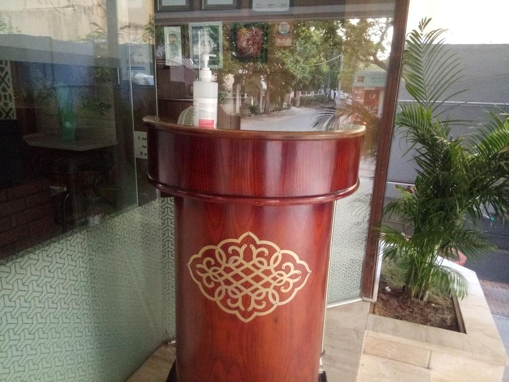 Hotel Prince Gardens Coimbatore Bagian luar foto