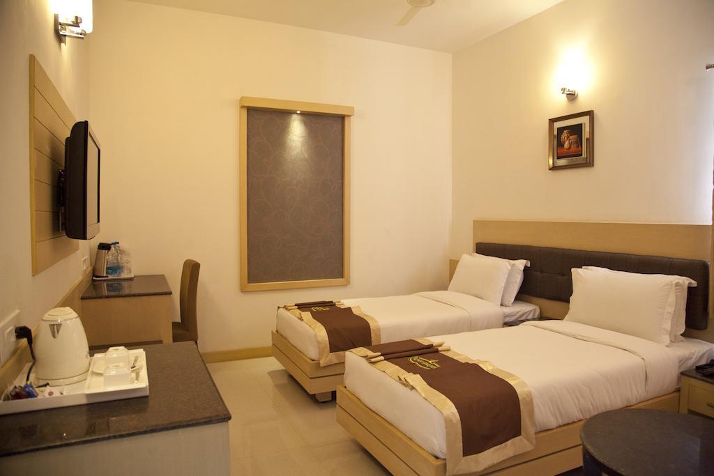 Hotel Prince Gardens Coimbatore Bagian luar foto