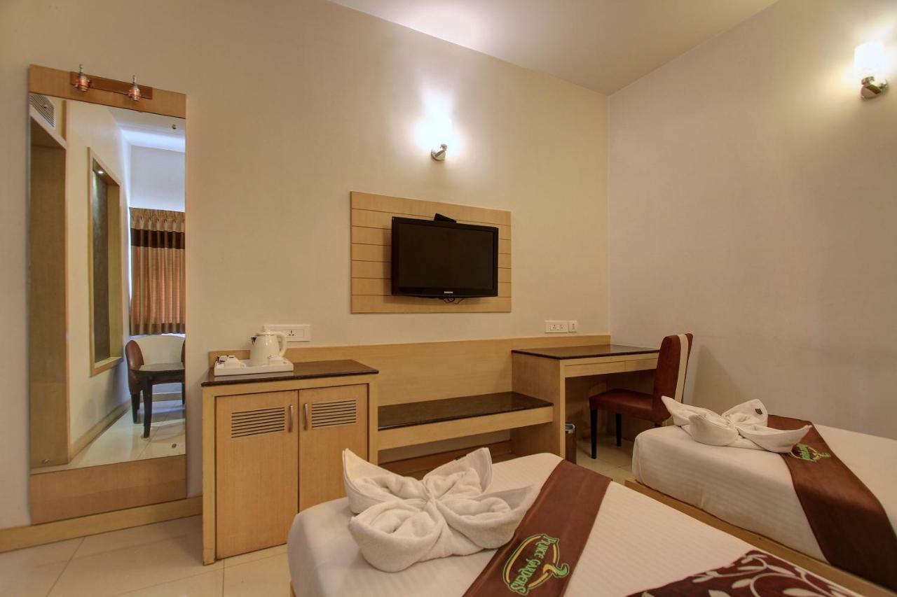 Hotel Prince Gardens Coimbatore Bagian luar foto