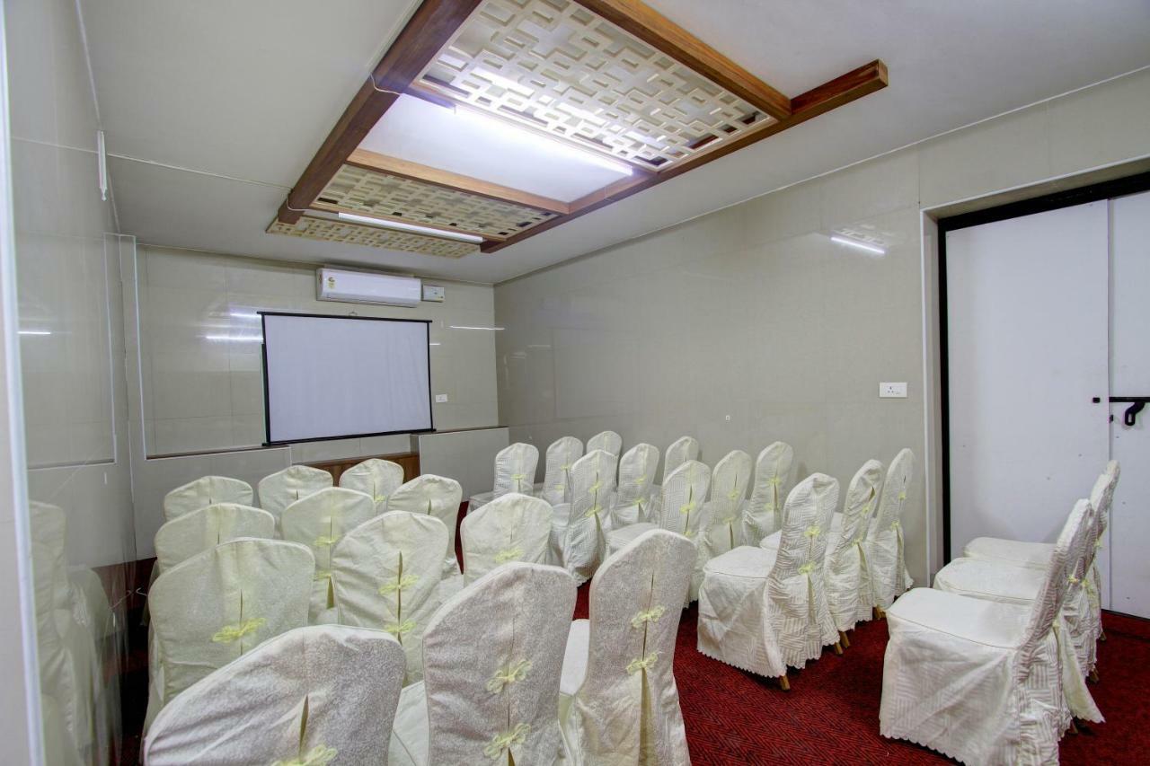 Hotel Prince Gardens Coimbatore Bagian luar foto