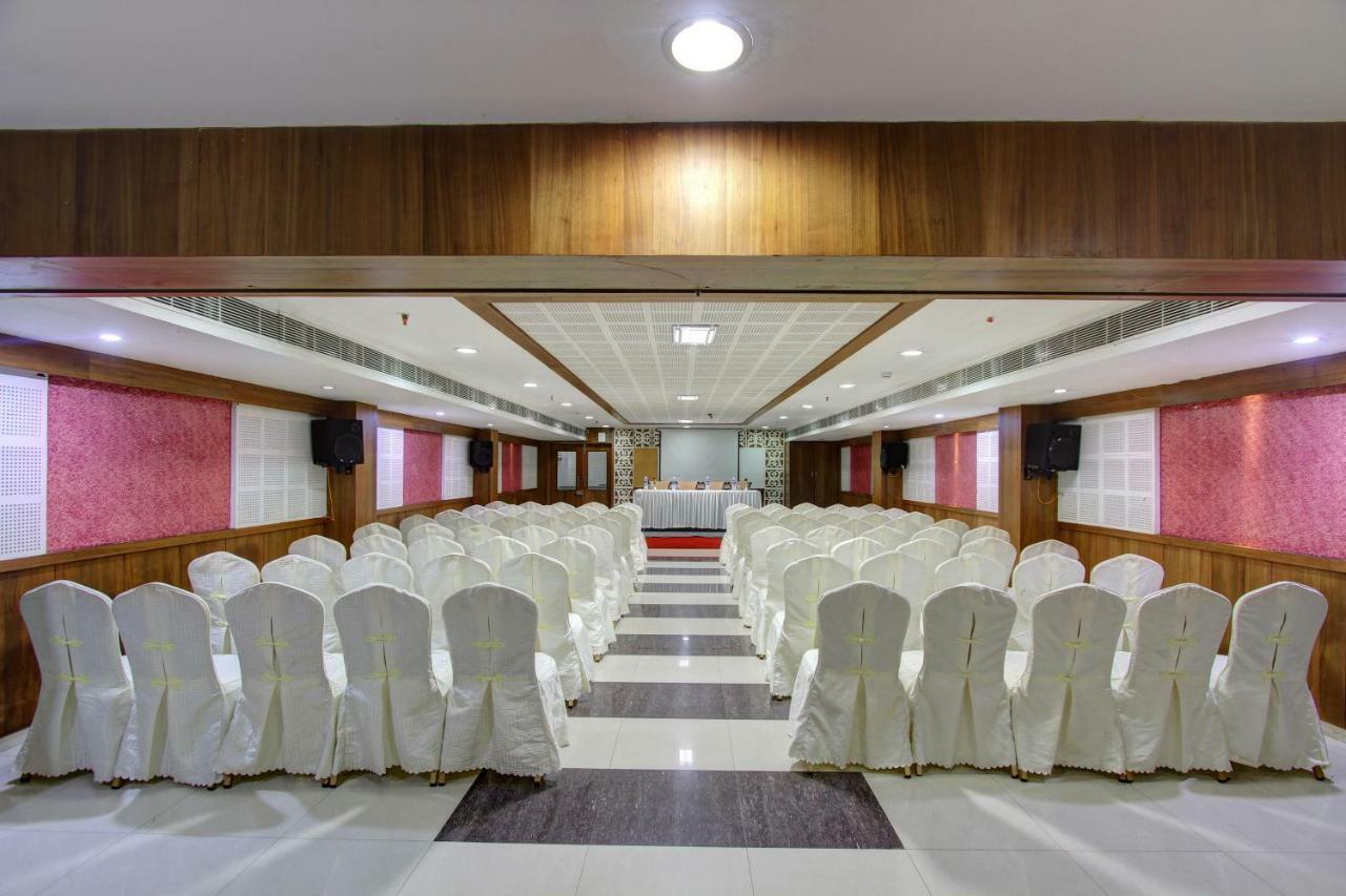 Hotel Prince Gardens Coimbatore Bagian luar foto